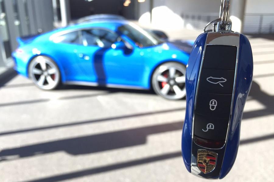  Porsche 911 GTS Club Coupe 2015 года  (фото 15 из 19)